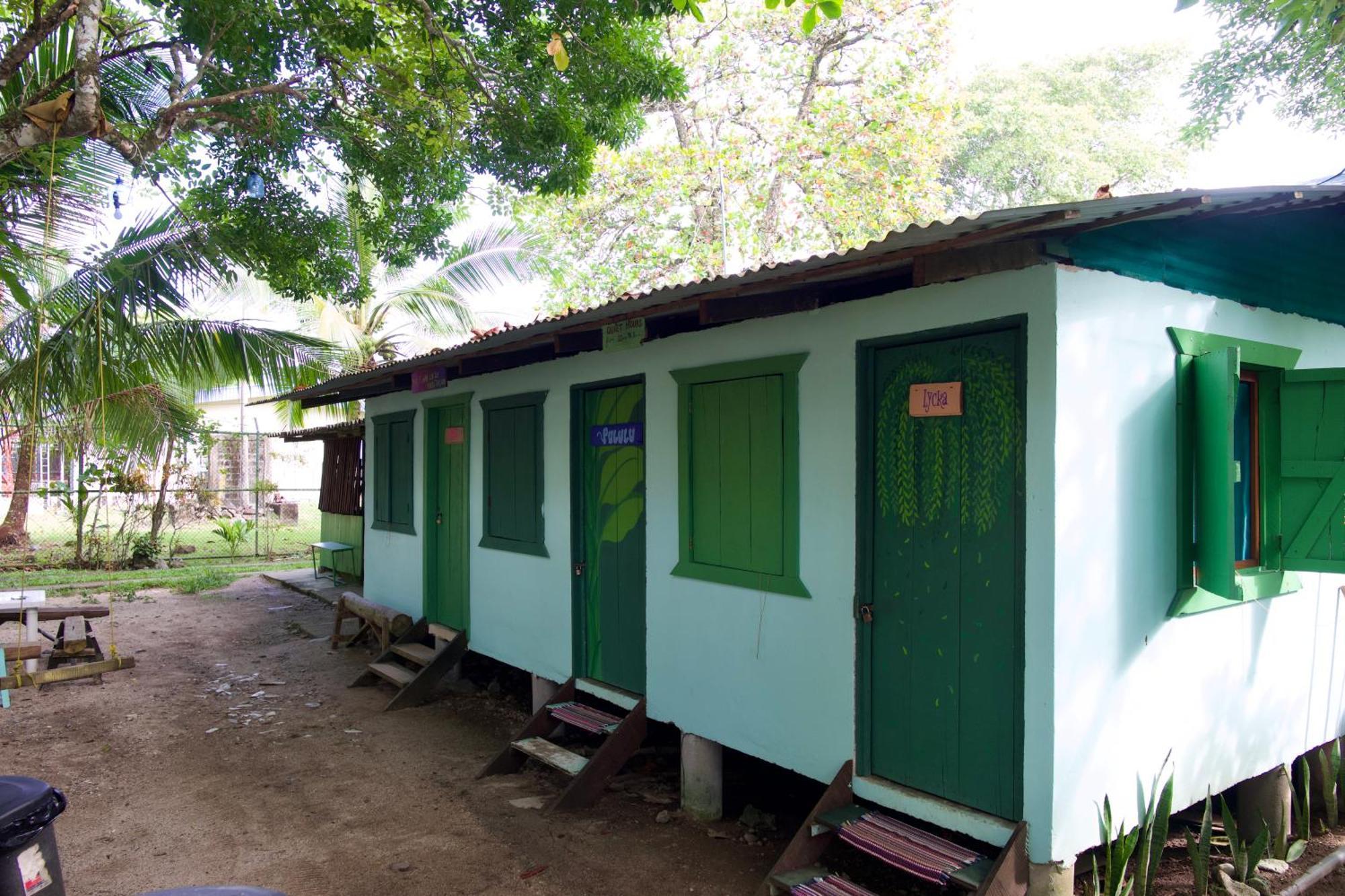Casa Mamre Vandrerhjem Cahuita Eksteriør bilde
