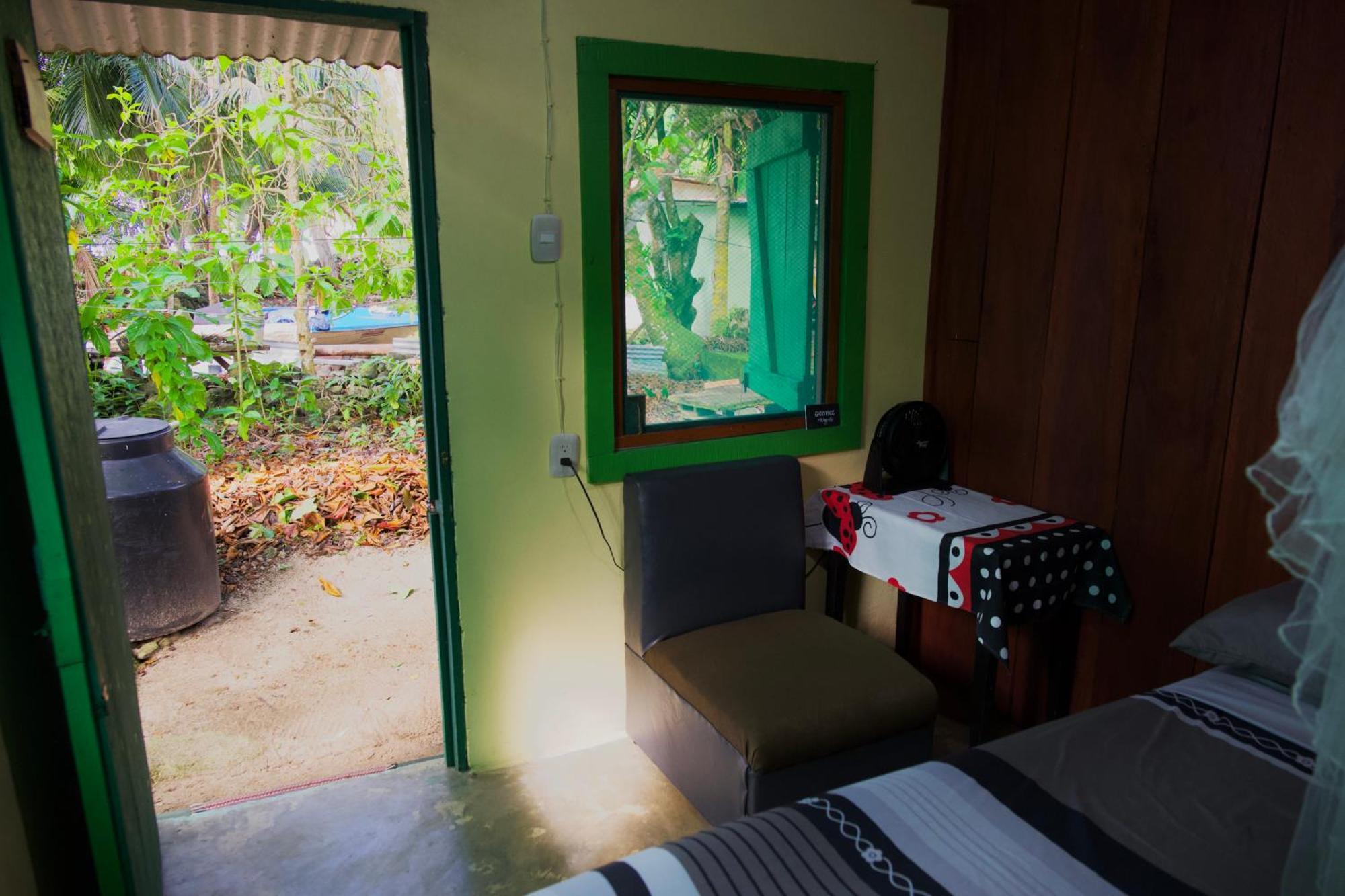 Casa Mamre Vandrerhjem Cahuita Eksteriør bilde